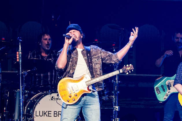 2026 iHeartCountry Festival - Show Luke Bryan performs onstage during the 2026 iHeartCountry Festival presented by Capital One at Moody Center on May 02, 2026 in Austin, Texas. Austin Moody Center Texas United States of America Copyright: xOzziexBloom imageSPACEx