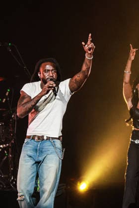 2026 iHeartCountry Festival - Show Shaboozey performs onstage during the 2026 iHeartCountry Festival presented by Capital One at Moody Center on May 02, 2026 in Austin, Texas. Austin Moody Center Texas United States of America Copyright: xOzziexBloom imageSPACEx