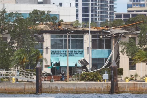 News Bilder des Tages May 3, 2026, St. Petersburg, Florida, USA: Building damage from a fire at the Marine Science Lab on the University of South Florida St. Petersburg campus on Sunday, May 3, 2026, in St. Petersburg. St. Petersburg USA  - ZUMAs70_ 20260503_zan_s70_014 Copyright: xJeffereexWoox