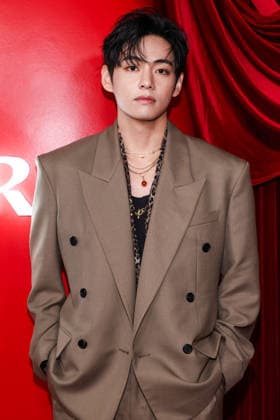 TirTir Radiate In Red Pop-Up Experience Launch LOS ANGELES, CALIFORNIA, USA - NOVEMBER 14: South Korean singer, songwriter, dancer, producer, director, and actor V (Kim Taehyung) of South Korean boy band BTS arrives at the TirTir Radiate In Red Pop-Up Experience Launch held at 8175 Melrose Avenue on November 14, 2025 in Los Angeles, California, United States. (Photo by Kay Qiao Image Press Agency)