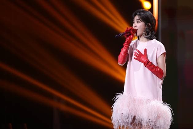 BEIJING, CHINA - MAY 03: Singer Yisa Yu Kewei performs on the stage during the award ceremony of the 33rd College Student Film Festival on May 3, 2026 in Beijing, China.  Copyright: xVCGx 111638931302