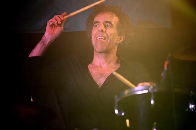 Matthieu Rabate from Les NÃ gresses Vertes live at a concert of their Zobi Tour at the Fabrik Hamburg, 03 05 2026 Foto:xR.xKeuntjex xFuturexImagex negresses_6518