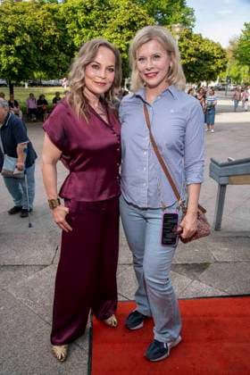 ABB HASEPREMIERE- Regina Halmich und Eva Habermann zu Gast bei der Pemiere von Es ist nur eine Phase Hase in der Komoedie am Kurfuerstendamm im Ernst-Reuter-Saal a, 03.05.2026 in Berlin Berlin Deutschland *** ABB HASEPREMIERE Regina Halmich and Eva Habermann as guests at the premiere of Es ist nur eine Phase Hase at the Komoedie am Kurfuerstendamm in the Ernst Reuter Saal a, 03 05 2026 in Berlin Berlin Germany
