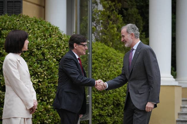 The King presents the National Research Awards 2025 King Felipe VI greets the Minister of Science, Diana Morant, and the President of the Generalitat de Catalunya, Salvador Illa, upon his arrival at the presentation of the National Research Awards 2025, at the Palau Pedralbes, on May 4, 2026, in Barcelona, Catalonia Spain These awards are Spains most important recognition in the field of scientific research, and highlight the talent of the people and organizations which, through their work, contribute to the advancement and progress of society 04 MAY 2026 Spain Copyright: xDavidxZorrakinox 7497392