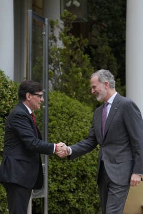 The King presents the National Research Awards 2025 King Felipe VI greets the President of the Generalitat de Catalunya, Salvador Illa, upon his arrival at the presentation of the National Research Awards 2025, at the Palau Pedralbes, on May 4, 2026, in Barcelona, Catalunya Spain These awards are Spains most important recognition in the field of scientific research, and highlight the talent of the people and entities awarded who, through their work, contribute to the advancement and progress of society 04 MAY 2026 Spain Copyright: xDavidxZorrakinox 7497396