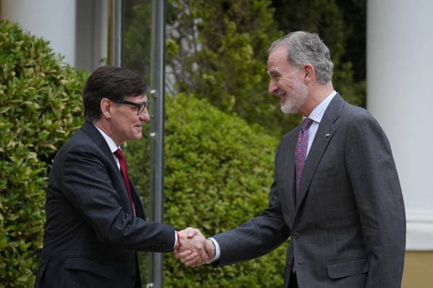The King presents the National Research Awards 2025 King Felipe VI greets the President of the Generalitat de Catalunya, Salvador Illa, upon his arrival at the presentation of the National Research Awards 2025, at the Palau Pedralbes, on May 4, 2026, in Barcelona, Catalunya Spain These awards are Spains most important recognition in the field of scientific research, and highlight the talent of the people and entities awarded who, through their work, contribute to the advancement and progress of society 04 MAY 2026 Spain Copyright: xDavidxZorrakinox 7497484
