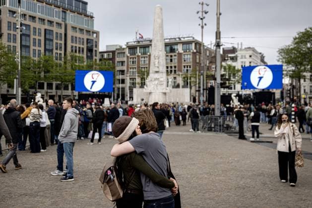 AMSTERDAM - Crowd before the start of the National Remembrance Day on Dam Square. During the National Remembrance Day, the victims of the Second World War in Europe and Southeast Asia are commemorated in the Netherlands, as well as the victims of subsequent war situations and peacekeeping operations in which the Netherlands was involved. RAMON VAN FLYMEN ANP netherlands out - belgium out  Copyright: xx x557467182x originalFilename: 557467182.jpg