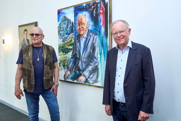 Albrecht Gehse and Stefan Weil at the unveiling of the portrait of former Minister President Stephan Weil in the ancestral gallery of the State Chancellery of Lower Saxony in Hanover, 04 05 2026 Foto:xU.xStammx xFuturexImagex weil_6525