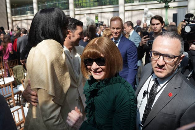 Vogue editor-in-chief Anna Wintour (center) attends the ‘Costume Art’ event at the Metropolitan Museum of Art (Met) in New York, USA, 04 May 2026. The Met presents ‘Costume Art,’ the Costume Institute s spring exhibition that explores the historical relationship between clothing and the human body by pairing garments with Western artworks from prehistory to the present, as part of the Met Gala. Met presents the exhibition Costume Art, exploring clothing and the human body !ACHTUNG: NUR REDAKTIONELLE NUTZUNG!  Copyright: xOctavioxGuzmánx AME9221 20260504-55020178533_1