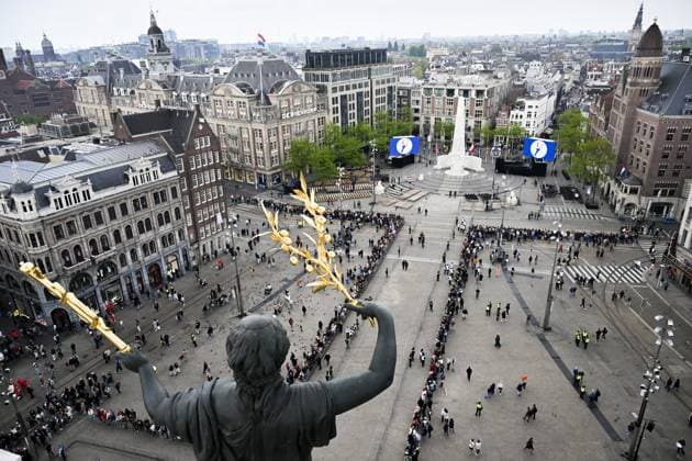 Amsterdam, The Netherlands, 2026-05-04 18:17:34 AMSTERDAM, 04-05-2026, Dam Square. King Willem-Alexander, Queen Maxima, and Prime Minister Rob Jetten attend the memorial service at De Nieuwe Kerk in Amsterdam. Subsequently, the Royal Couple lays a wreath at the National Monument on Dam Square. PHOTO: NLBeeld Patrick van Emst Credit: NL Beeld Patrick van Emst  Copyright: xx x