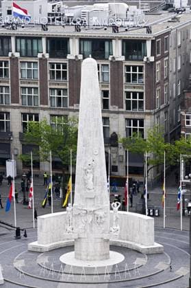 Amsterdam, The Netherlands, 2026-05-04 18:37:20 AMSTERDAM, 04-05-2026, Dam Square. King Willem-Alexander, Queen Maxima, and Prime Minister Rob Jetten attend the memorial service at De Nieuwe Kerk in Amsterdam. Subsequently, the Royal Couple lays a wreath at the National Monument on Dam Square. PHOTO: NLBeeld Patrick van Emst Credit: NL Beeld Patrick van Emst  Copyright: xx x