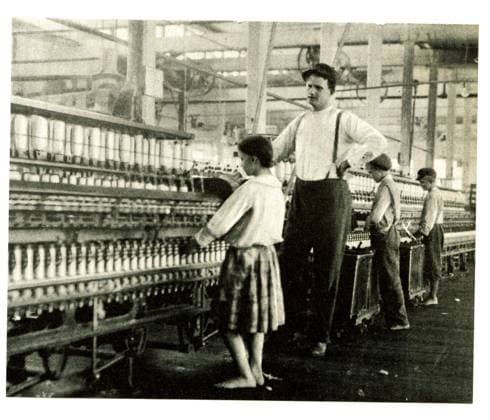 RECORD DATE NOT STATED Children and overseer at work in a spinning shed of an American cotton mill, 1910. Children and overseer at work in the spinning shed of an American cotton mill, 1910. At this date the use of child labour was widespread in US factories and in the South one quarter of the hands were under sixteen. Editorial use only. All other uses to be cleared with the copyright owner (World History Archive), in advance., WHA_003_0112.jpg, Children; overseer; spinning shed; American cotton mill; 1910; child labour; US factories; South; hands; under sixteen; industrial revolution; textile industry; working conditions; labor laws; child workers; exploitation; industrialization; historical; vintage; black and white; young workers; in Copyright: xWorldxHistoryxArchivex