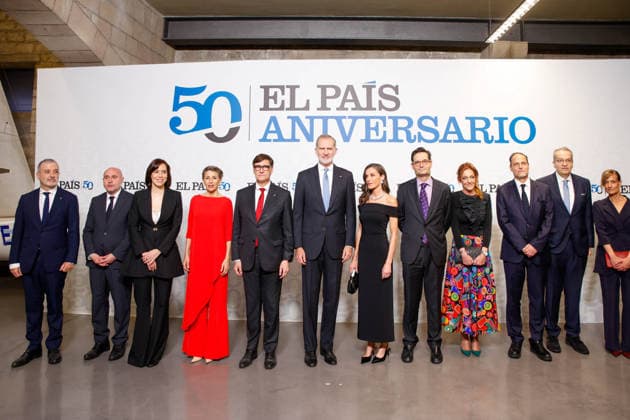 The King and Queen of Spain preside over the 50th anniversary of El País in Barcelona Family photo during the 50th anniversary of El País, at the Museu Marítim, on May 4, 2026, in Barcelona, Catalonia Spain The newspaper El País commemorates its 50th anniversary since its launch in 1976, in the midst of the Spanish Transition, as an independent and liberal newspaper The newspaper celebrates with an extensive program of activities that includes a festival with more than 70 events, exhibitions, reunions of its founding team and a special magazine that reviews the main national and international events of the last five decades 04 MAY 2026 Kike Rincó Barcelona Catalunya Barcelona Catalunya Catalunya Espana  Copyright: xKikexRinconx 7499079