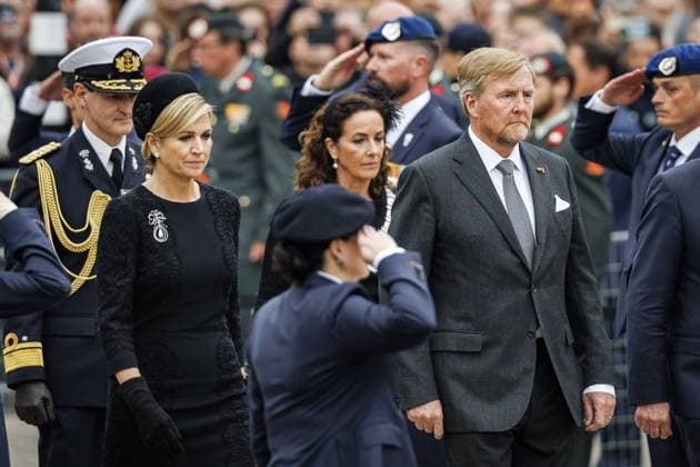 AMSTERDAM - Queen Maxima, Mayor of Amsterdam Femke Halsema and King Willem Alexander during the National Remembrance Day on Dam Square. During Remembrance Day, the victims of the Second World War in Europe and Southeast Asia are commemorated, as well as the victims of subsequent war situations and peacekeeping operations in which the Netherlands was involved.. REMKO DE WAAL ANP netherlands out - belgium out  Copyright: xx x557476836x originalFilename: 557476836.jpg