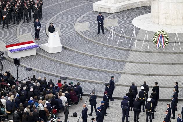 Amsterdam, The Netherlands, 2026-05-04 20:04:32 AMSTERDAM, 04-05-2026, Dam Square. King Willem-Alexander, Queen Maxima, and Prime Minister Rob Jetten attend the memorial service at De Nieuwe Kerk in Amsterdam. Subsequently, the Royal Couple lays a wreath at the National Monument on Dam Square. PHOTO: NLBeeld Patrick van Emst Credit: NL Beeld Patrick van Emst  Copyright: xx x