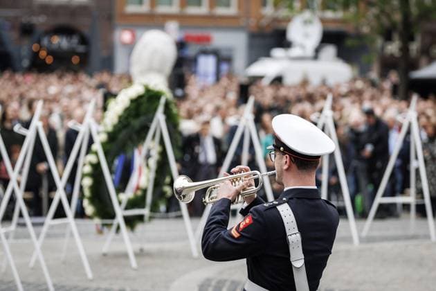 AMSTERDAM - The Last Post is played during the National Remembrance Day on Dam Square. During Remembrance Day, the victims of the Second World War in Europe and Southeast Asia are commemorated, as well as the victims of subsequent war situations and peacekeeping operations in which the Netherlands was involved. REMKO DE WAAL ANP netherlands out - belgium out  Copyright: xx x557477391x originalFilename: 557477391.jpg