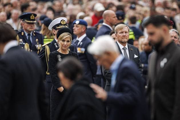 AMSTERDAM - Queen Maxima and King Willem Alexander during the National Remembrance Day on Dam Square. During Remembrance Day, the victims of the Second World War in Europe and Southeast Asia are commemorated, as well as the victims of subsequent war situations and peacekeeping operations in which the Netherlands was involved.. REMKO DE WAAL ANP netherlands out - belgium out  Copyright: xx x557478621x originalFilename: 557478621.jpg