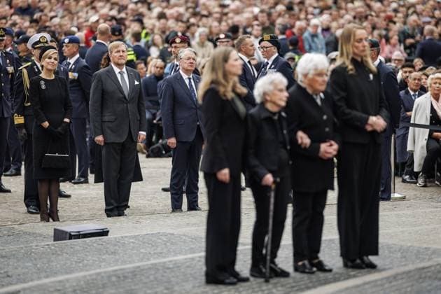 AMSTERDAM - Queen Maxima and King Willem Alexander during the National Remembrance Day on Dam Square. During Remembrance Day, the victims of the Second World War in Europe and Southeast Asia are commemorated, as well as the victims of subsequent war situations and peacekeeping operations in which the Netherlands was involved.. REMKO DE WAAL ANP netherlands out - belgium out  Copyright: xx x557478837x originalFilename: 557478837.jpg