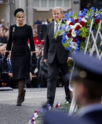 AMSTERDAM - King Willem-Alexander and Queen Maxima during the National Remembrance Day ceremony on Dam Square. During Remembrance Day, the victims of the Second World War in Europe and Southeast Asia are commemorated, as well as the victims of subsequent war situations and peacekeeping operations in which the Netherlands was involved. REMKO DE WAAL ANP netherlands out - belgium out  Copyright: xx x557479111x originalFilename: 557479111.jpg