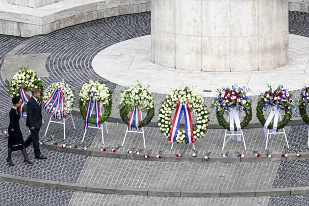 Amsterdam, The Netherlands, 2026-05-04 20:30:36 AMSTERDAM, 04-05-2026, Dam Square. King Willem-Alexander, Queen Maxima, and Prime Minister Rob Jetten attend the memorial service at De Nieuwe Kerk in Amsterdam. Subsequently, the Royal Couple lays a wreath at the National Monument on Dam Square. PHOTO: NLBeeld Patrick van Emst Credit: NL Beeld Patrick van Emst  Copyright: xx x