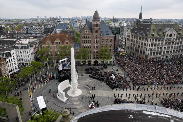 Amsterdam, The Netherlands, 2026-05-04 20:39:40 AMSTERDAM, 04-05-2026, Dam Square. King Willem-Alexander, Queen Maxima, and Prime Minister Rob Jetten attend the memorial service at De Nieuwe Kerk in Amsterdam. Subsequently, the Royal Couple lays a wreath at the National Monument on Dam Square. PHOTO: NLBeeld POOL Koen van Weel Credit: NL Beeld Patrick van Emst  Copyright: xx x