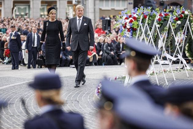 AMSTERDAM - Queen Maxima and King Willem Alexander during the National Remembrance Day on Dam Square. During Remembrance Day, the victims of the Second World War in Europe and Southeast Asia are commemorated, as well as the victims of subsequent war situations and peacekeeping operations in which the Netherlands was involved.. REMKO DE WAAL ANP netherlands out - belgium out  Copyright: xx x557479076x originalFilename: 557479076.jpg