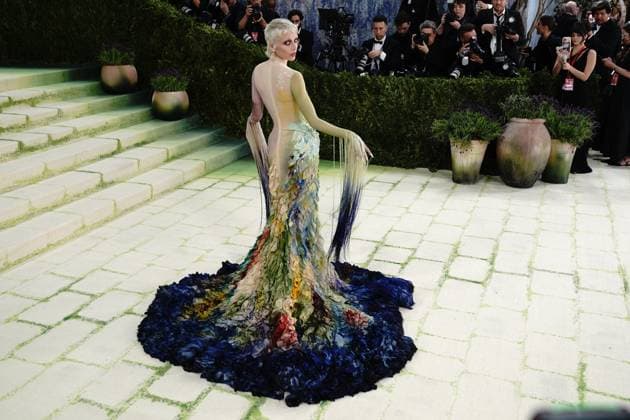 Emma Chamberlain at arrivals for The 2026 Costume Institute Exhibition COSTUME ART Opening Night Met Gala, The Metropolitan Museum of Art, New York, NY, May 04, 2026. Photo By: Kristin Callahan Everett Collection The 2026 Costume Institute Exhibition COSTUME ART Opening Night Met Gala PUBLICATIONXNOTxINxCANxCHNxFRAxITAxJPNxNORxPOLxRUSxESPxUKxUSA