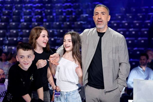 Rapper und Juror Bushido (Anis Ferchichi) mit seinen Kindern bei der zweiten von drei Live-Shows der 22. Staffel der deutschen Gesangs-Castingshow Deutschland sucht den Superstar (DSDS) in den MMC-Studios. Köln, 02.05.2026 NRW Deutschland *** Rapper and juror Bushido Anis Ferchichi with his children at the second of three live shows of the 22nd season of the German singing casting show Deutschland sucht den Superstar DSDS at the MMC Studios Cologne, 02 05 2026 NRW Germany Copyright: xChristophxHardtx