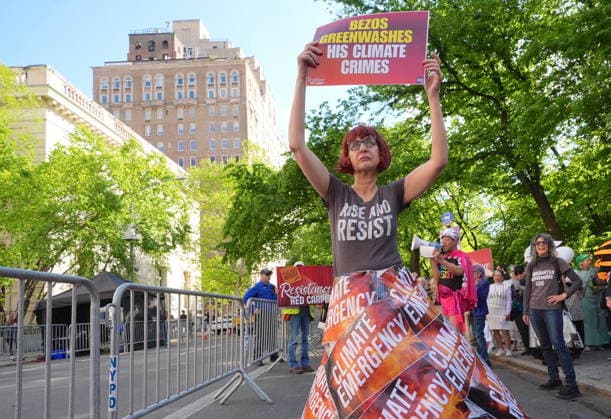 People protest the Met Gala, outside the Met Museum in New York City NEW YORK CITY, UNITED STATES - MAY 04: Protesters staged a Resistance Red Carpet protest on Fifth Avenue outside the Met Museum against the Bezos-sponsored Met Gala, on May 4, 2026, in New York City, U.S. Selcuk Acar Anadolu New York United States. Editorial use only. Please get in touch for any other usage.  Copyright: x2026xAnadoluxSelcukxAcarx