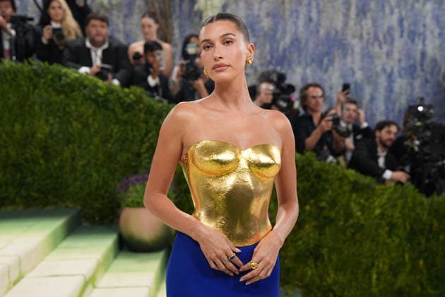 American model Hailey Bieber poses on the white carpet at the Met Gala in New York, United States, 04 May 2026. The White Carpet at the 2026 Met Gala !ACHTUNG: NUR REDAKTIONELLE NUTZUNG!  Copyright: xOctavioxGuzmánx AME9348 20260505-55020181291_1