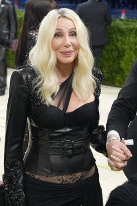 American singer Cher poses on the white carpet at the Met Gala in New York, United States, 04 May 2026. The White Carpet at the 2026 Met Gala !ACHTUNG: NUR REDAKTIONELLE NUTZUNG!  Copyright: xOctavioxGuzmánx AME9345 20260505-55020181294_1