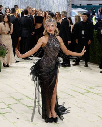 Sabrina Carpenter arrives on the red carpet for the 2026 Met Gala celebrating Costume Art at The Metropolitan Museum of Art on Monday, May 4, 2026 in New York City.  NYP2026050450 JOHNxANGELILLO