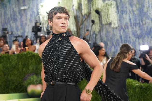 American actor Connor Storrie poses on the white carpet at the Met Gala in New York, United States, 04 May 2026. The White Carpet at the 2026 Met Gala !ACHTUNG: NUR REDAKTIONELLE NUTZUNG!  Copyright: xOctavioxGuzmánx AME9370 20260505-55020181380_1