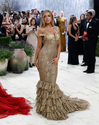 Tate McRae arrives on the red carpet for the 2026 Met Gala celebrating Costume Art at The Metropolitan Museum of Art on Monday, May 4, 2026 in New York City.  NYP2026050473 JOHNxANGELILLO