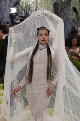 Thai singer Lisa poses on the white carpet at the Met Gala in New York, United States, 04 May 2026. The White Carpet at the 2026 Met Gala !ACHTUNG: NUR REDAKTIONELLE NUTZUNG!  Copyright: xOctavioxGuzmánx AME9374 20260505-55020181382_1