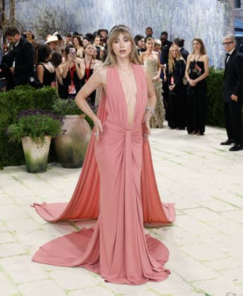 Suki Waterhouse arrives on the red carpet for the 2026 Met Gala celebrating Costume Art at The Metropolitan Museum of Art on Monday, May 4, 2026 in New York City.  NYP2026050454 JOHNxANGELILLO
