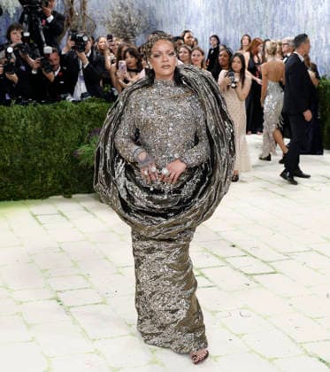 Rihanna arrives on the red carpet for the 2026 Met Gala celebrating Costume Art at The Metropolitan Museum of Art on Monday, May 4, 2026 in New York City.  NYP202605045001 JOHNxANGELILLO