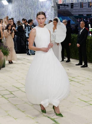 Karlie Kloss arrives on the red carpet for the 2026 Met Gala celebrating Costume Art at The Metropolitan Museum of Art on Monday, May 4, 2026 in New York City.  NYP2026050460 JOHNxANGELILLO