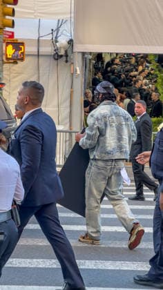 Protest Outside The Met Gala 2026 New York, NY May 4: Protest at The MET Gala 2026 as Chris Smalls Crashes Gala and Attempts to Jump Over Barrier. Credit: Camara Porter AdMedia EDITORIAL USE ONLY  Copyright: xx AdMediax admphotostwo986849