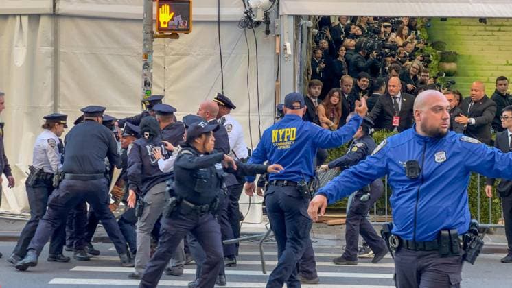Protest Outside The Met Gala 2026 New York, NY May 4: Protest at The MET Gala 2026 as Chris Smalls Crashes Gala and Attempts to Jump Over Barrier. Credit: Camara Porter AdMedia EDITORIAL USE ONLY  Copyright: xx AdMediax admphotostwo986851