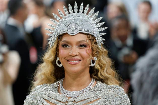 Beyoncé arrives on the red carpet for the 2026 Met Gala celebrating Costume Art at The Metropolitan Museum of Art on Monday, May 4, 2026 in New York City.  NYP202605045022 JOHNxANGELILLO