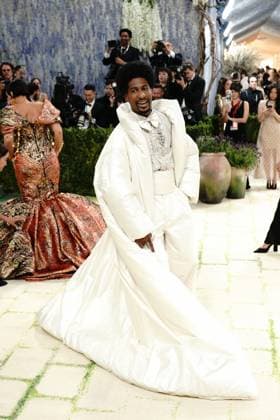 Jon Batiste at arrivals for The 2026 Costume Institute Exhibition COSTUME ART Opening Night Met Gala - Part 3, The Metropolitan Museum of Art, New York, NY, May 04, 2026. Photo By: Kristin Callahan Everett Collection The 2026 Costume Institute Exhibition COSTUME ART Opening Night Met Gala - Part 3 PUBLICATIONXNOTxINxCANxCHNxFRAxITAxJPNxNORxPOLxRUSxESPxUKxUSA