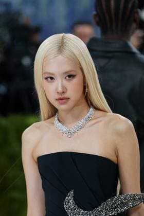 Rosé, aka Park Chae-young at arrivals for The 2026 Costume Institute Exhibition COSTUME ART Opening Night Met Gala - Part 4, The Metropolitan Museum of Art, New York, NY, May 04, 2026. Photo By: Kristin Callahan Everett Collection The 2026 Costume Institute Exhibition COSTUME ART Opening Night Met Gala - Part 4 PUBLICATIONXNOTxINxCANxCHNxFRAxITAxJPNxNORxPOLxRUSxESPxUKxUSA