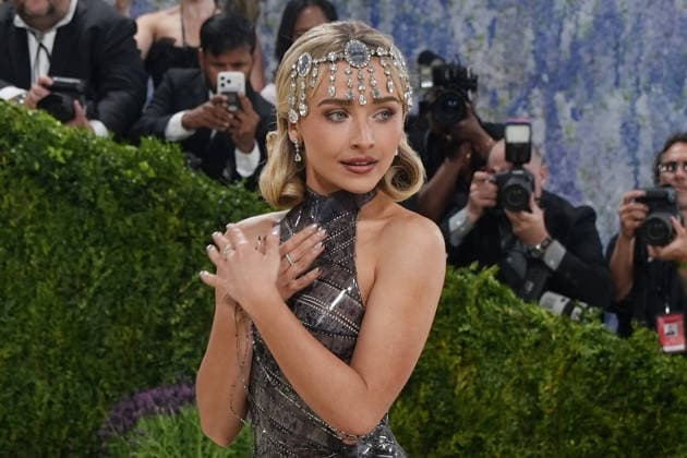 American singer Sabrina Carpenter poses on the white carpet at the Met Gala in New York, United States, 04 May 2026. The White Carpet at the 2026 Met Gala !ACHTUNG: NUR REDAKTIONELLE NUTZUNG!  Copyright: xOctavioxGuzmánx AME9422 20260505-55020181639_1