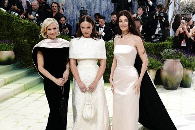 Tory Burch, Laufey, Camila Morrone at arrivals for The 2026 Costume Institute Exhibition COSTUME ART Opening Night Met Gala - Part 4, The Metropolitan Museum of Art, New York, NY, May 04, 2026. Photo By: Kristin Callahan Everett Collection The 2026 Costume Institute Exhibition COSTUME ART Opening Night Met Gala - Part 4 PUBLICATIONXNOTxINxCANxCHNxFRAxITAxJPNxNORxPOLxRUSxESPxUKxUSA