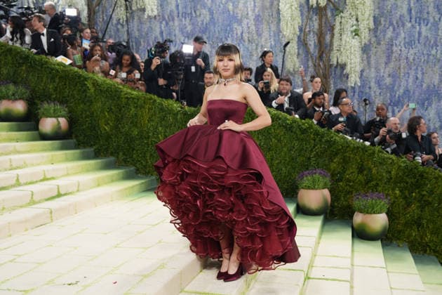 American Olympic athlete Alysa Liu poses on the white carpet at the Met Gala in New York, United States, 04 May 2026. The White Carpet at the 2026 Met Gala !ACHTUNG: NUR REDAKTIONELLE NUTZUNG!  Copyright: xOctavioxGuzmánx AME9398 20260505-55020181680_1