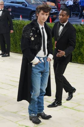 South African singer and actor Troye Sivan poses on the white carpet at the Met Gala in New York, United States, 04 May 2026. The White Carpet at the 2026 Met Gala !ACHTUNG: NUR REDAKTIONELLE NUTZUNG!  Copyright: xOctavioxGuzmánx AME9438 20260505-55020181894_1