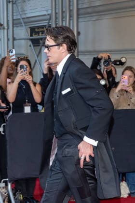 The Pierre Hotel: 2026 Met Gala Departures, New York, USA - 04 May 2026 Bill Skarsgard wearing Thom Brown departs the Pierre Hotel for 2026 Met Gala on May 04, 2026 in New York City. New York United States Copyright: xRonxAdarx xSOPAxImagesx _radar_pierre_20260504_00883