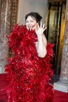 The Pierre Hotel: 2026 Met Gala Departures, New York, USA - 04 May 2026 Lena Dunham departs the Pierre Hotel for 2026 Met Gala on May 04, 2026 in New York City. New York United States Copyright: xRonxAdarx xSOPAxImagesx _radar_pierre_20260504_00985