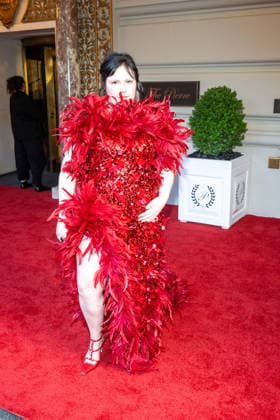 The Pierre Hotel: 2026 Met Gala Departures, New York, USA - 04 May 2026 Lena Dunham departs the Pierre Hotel for 2026 Met Gala on May 04, 2026 in New York City. New York United States Copyright: xRonxAdarx xSOPAxImagesx _radar_pierre_20260504_01118